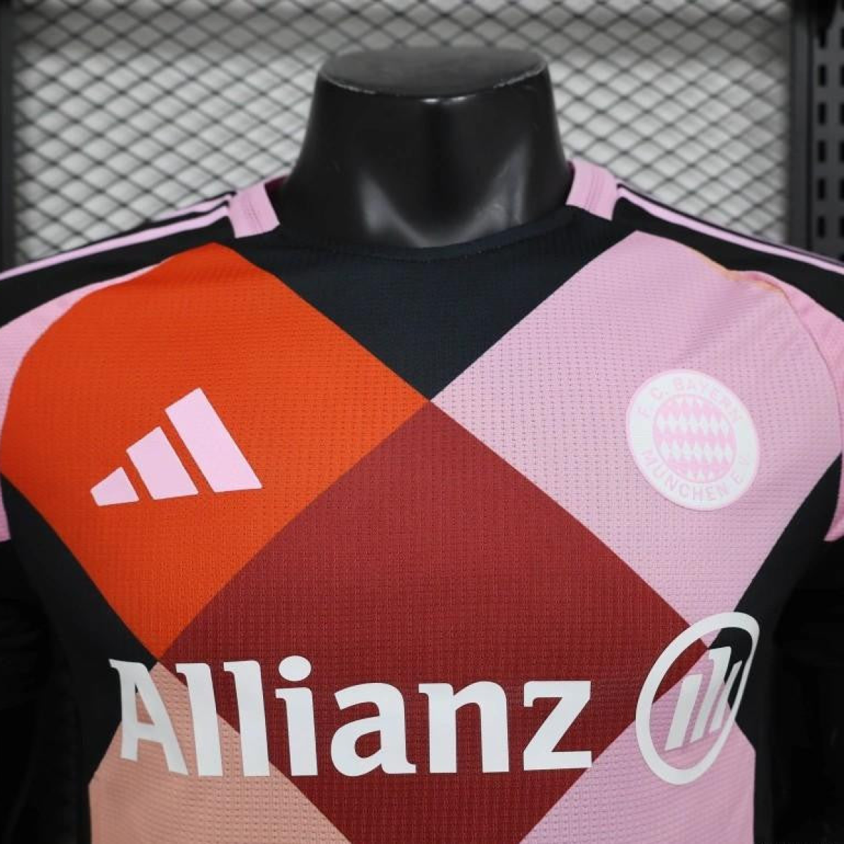 25/26 Player Version Bayern Munich Training Grid Pattern Jersey