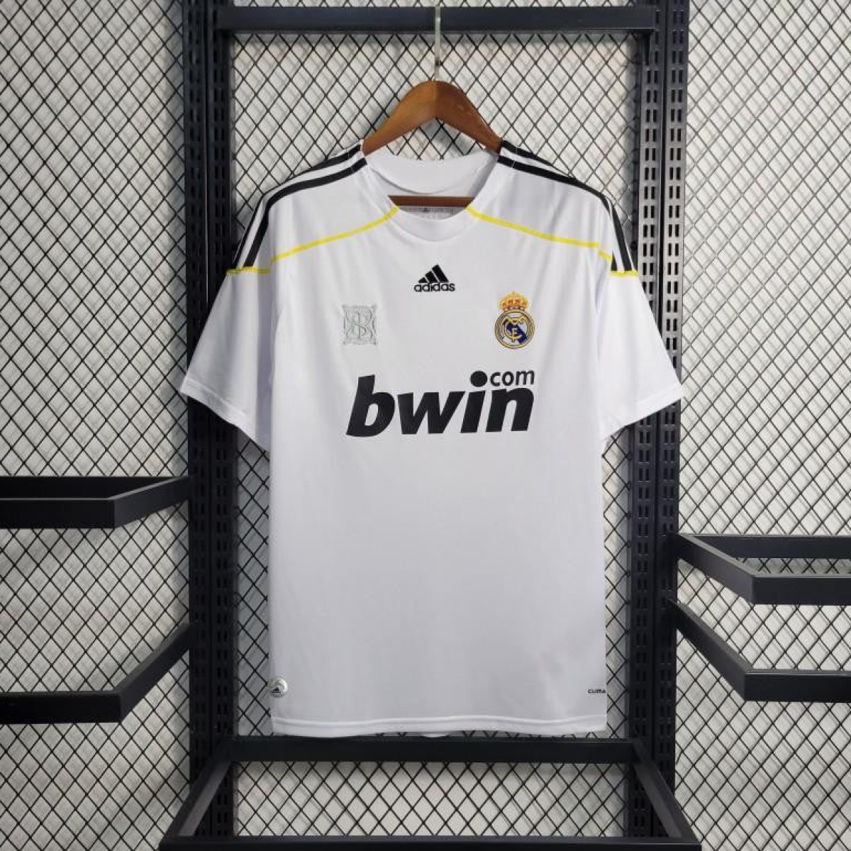 Retro 09/10 Real Madrid Home Jersey