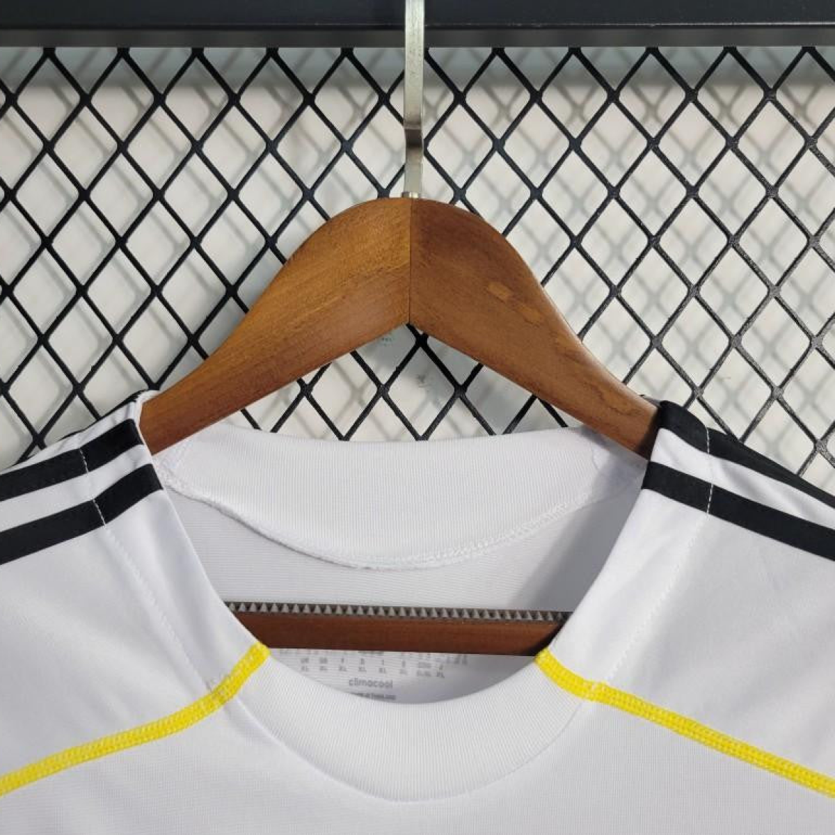 Retro 09/10 Real Madrid Home Jersey