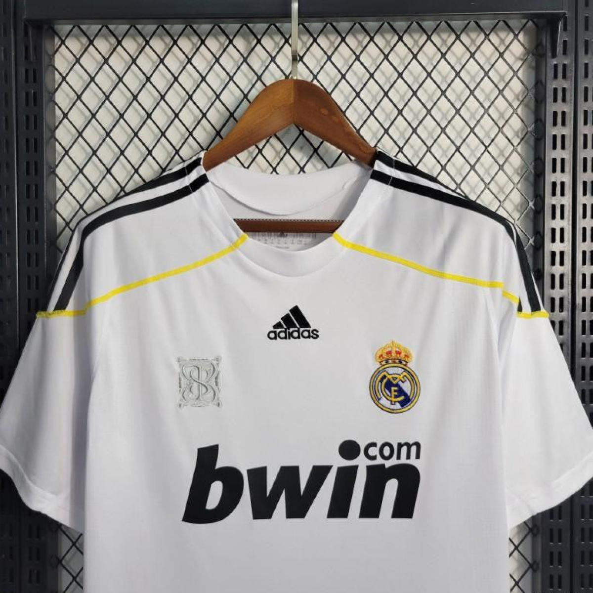 Retro 09/10 Real Madrid Home Jersey