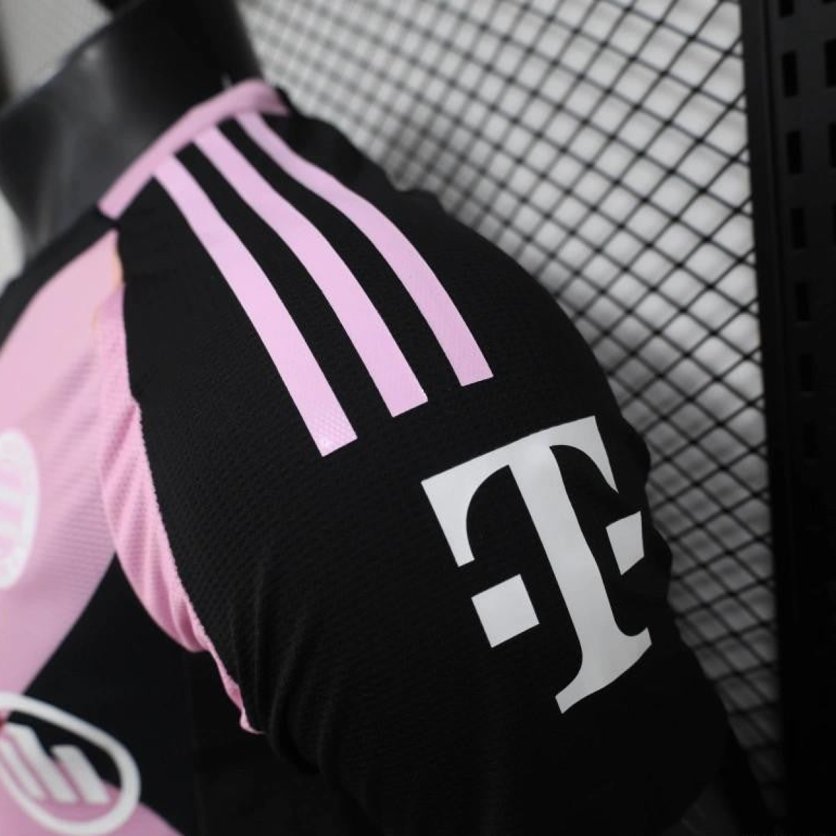 25/26 Player Version Bayern Munich Training Grid Pattern Jersey