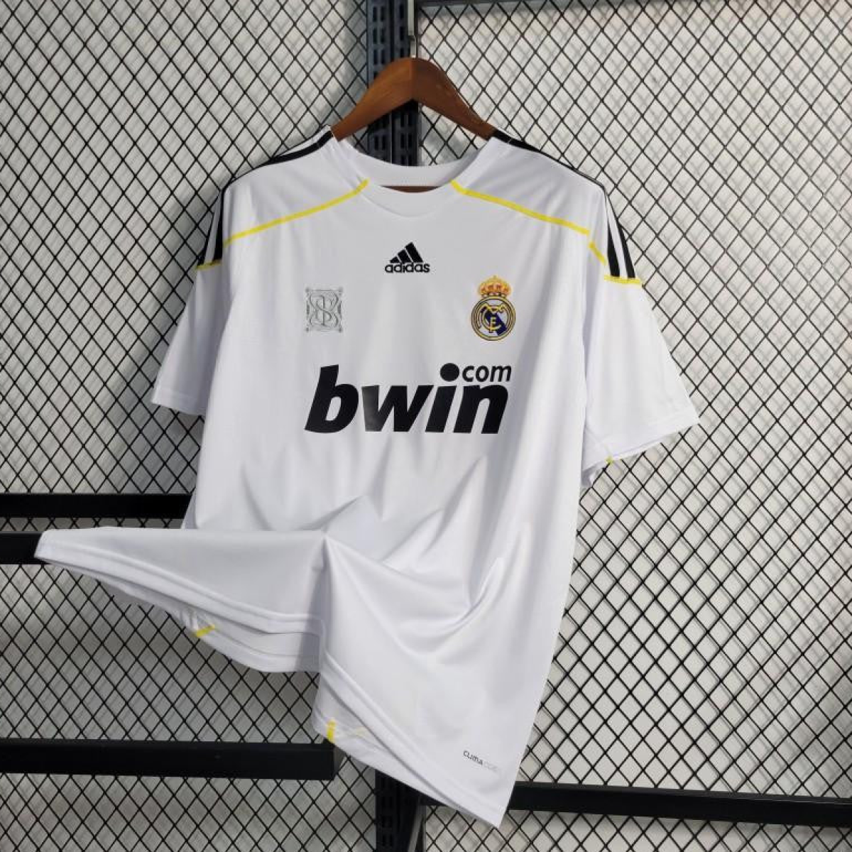 Retro 09/10 Real Madrid Home Jersey